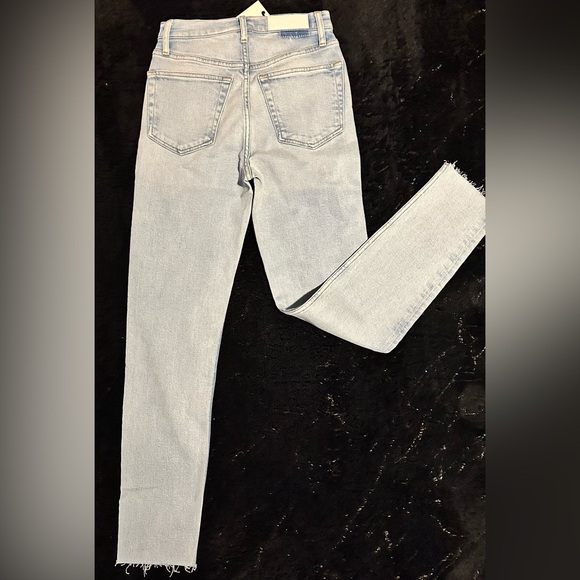 🔥 NWT- Women’s 90’s High Rise Ankle Crop Calm Waters!😍 Size 25‼️ - Picture 4 of 4